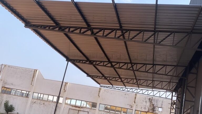 Estrutura de cobertura em treliça metálica